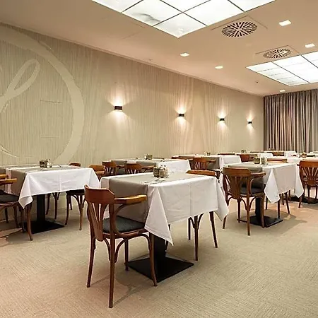 Prokop Square 4*